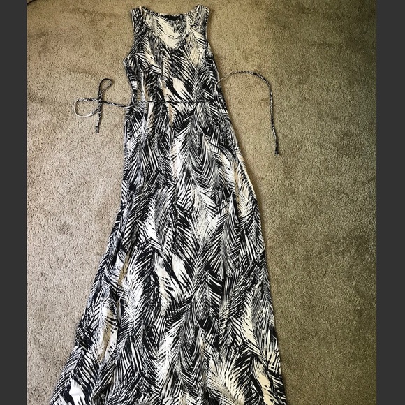 H&M Dresses & Skirts - Tropical Maxi Dress